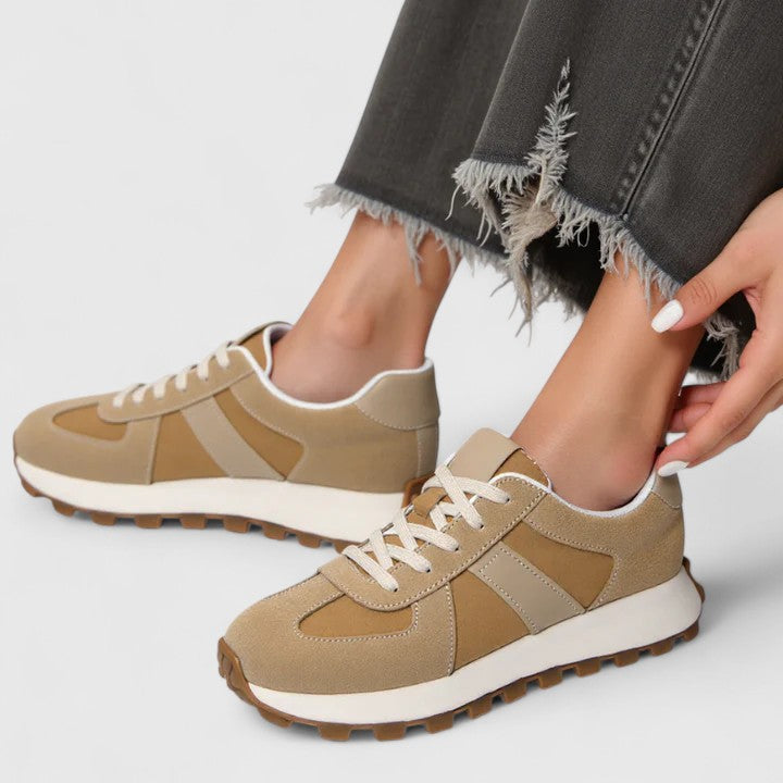 Cynthia | Discreet Height Shoes