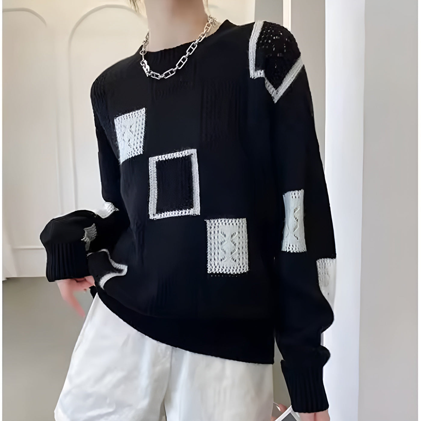 Lila | Black And White Sweater